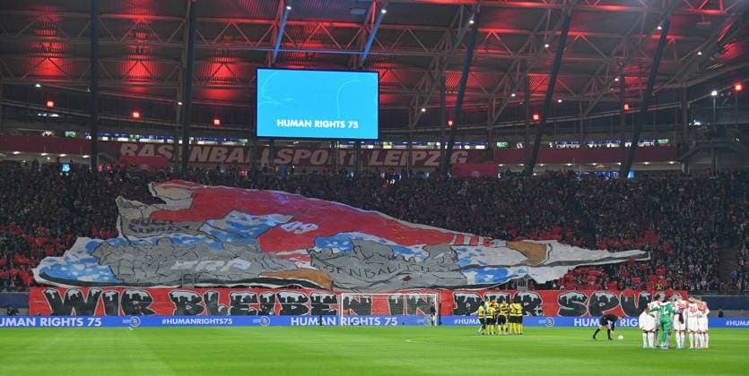 Choreografie der Fans von RB Leipzig. RB Leipzig vs. BSC Young Boys, Fussball, Champions League, Vorrunde, 6. Spieltag, Saison 2023 2024, 13.12.2023 DFB DFL REGULATIONS PROHIBIT ANY USE OF PHOTOGRAPHS AS IMAGE SEQUENCES AND OR QUASI-VIDEO RB Leipzig vs. BSC Young Boys, Fussball, Champions League, Vorrunde, 6. Spieltag, Saison 2023 2024, 13.12.2023 Leipzig Copyright: xEibner-Pressefoto BertxHarzerx EP_BHR
