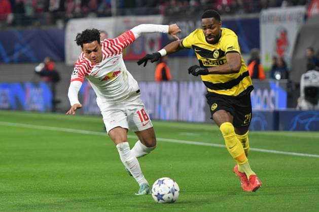Fabio Carvalho (RB Leipzig) li. und Ulisses Garcia (BSC Young Boys) re. RB Leipzig vs. BSC Young Boys, Fussball, Champions League, Vorrunde, 6. Spieltag, Saison 2023 2024, 13.12.2023 DFB DFL REGULATIONS PROHIBIT ANY USE OF PHOTOGRAPHS AS IMAGE SEQUENCES AND OR QUASI-VIDEO RB Leipzig vs. BSC Young Boys, Fussball, Champions League, Vorrunde, 6. Spieltag, Saison 2023 2024, 13.12.2023 Leipzig Copyright: xEibner-Pressefoto BertxHarzerx EP_BHR