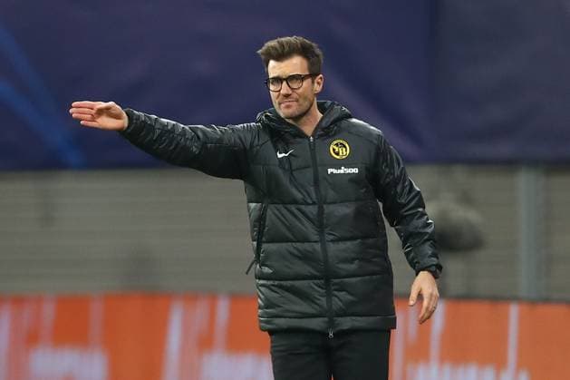 13.12.2023, xtgx, Fussball UEFA Champions League, RB Leipzig - Young Boys Bern emspor, v.l. Raphael Wicky (Bern, Trainer) gibt Anweisungen, gestikuliert mit den Armen, gesticulate, gives instructions (DFL DFB REGULATIONS PROHIBIT ANY USE OF PHOTOGRAPHS as IMAGE SEQUENCES and or QUASI-VIDEO) Leipzig