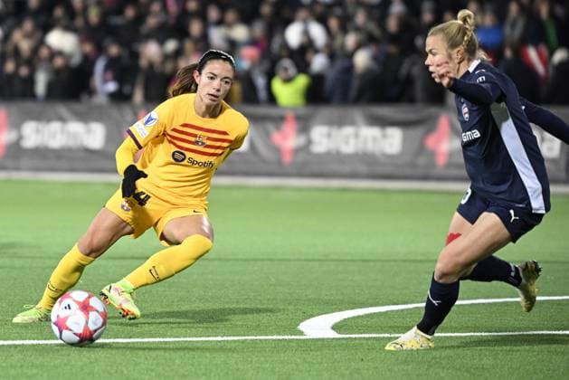 Barcelona s Aitana Bonmatí against Rosengard s Jessica Wik during the UEFA Women s Champions League group A soccer match between FC Rosengard and FC Barcelona, Barca at Malmo Idrottsplats in Malmo, Sweden, on Dec. 13, 2023. MALMO SVERIGE SOCCER x50090x