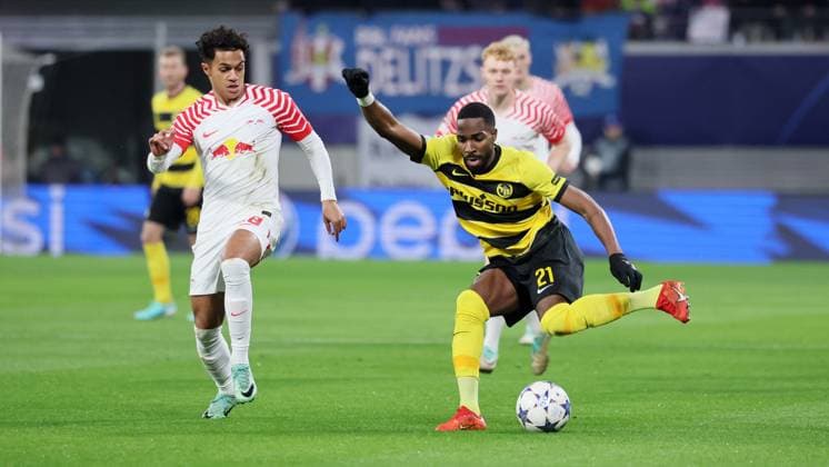 RB Leipzig - Young Boys Bern Champions League Leipzig, 13.12.2023, Red Bull Arena, Champions League, Gruppe G, Spieltag 6 , RB LEIPZIG vs. YOUNG BOYS BERN , Im Bild v.l.: Fabio Cavalho (18, RB Leipzig) und Ulisses Garcia ( 21, Bern) ,