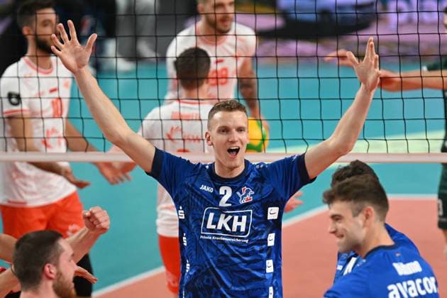 Volleyball I Herren I 2023-2024 I Champions League Volley I 4th Round Leg 3 CLVM 71 I SVG Lüneburg - JASTRZEBSKI Wegiel I 13.12.2023 Blake Gregory Leeson (2, SVG Lüneburg) bejubelt einen Punkt Lüneburg LKH Arena Niedersachsen Deutschland Copyright: xLobeca AndreasxHannigx