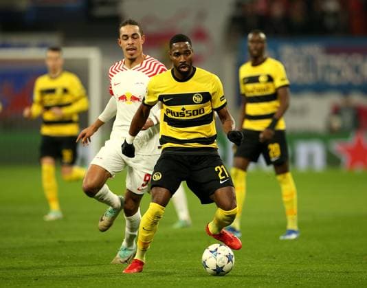 13.12.2023, Fussball UEFA Champions League 2023 2024, Gruppenphase, 6.Spieltag, RB Leipzig - BSC Young Boys Bern, in der Red Bull Arena Leipzig. (L-R) Yussuf Poulsen (RB Leipzig) gegen Ulisses Garcia (BSC Young Boys)