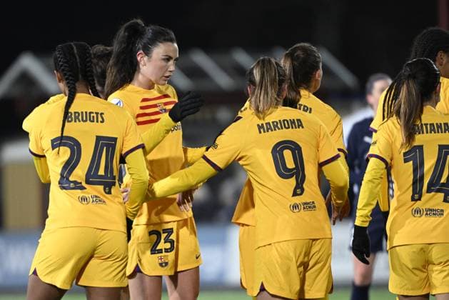 MALMÖ 20231213 Barcelonas Ingrid Syrstad Engen ( 23) och resten av laget efter 0-3-malet under onsdagens fotbollsmatch i damernas Champions League (grupp A) mellan FC Rosengard och FC Barcelona, Barca pa Malmö Idrottsplats. MALMÖ SVERIGE x50090x