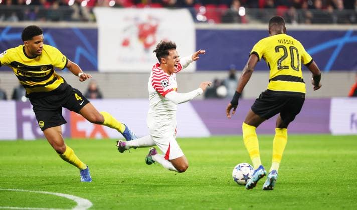 RB Leipzig - Young Boys Bern Champions League Leipzig, 13.12.2023, Red Bull Arena, Fussball , UEFA Champions League, Gruppe G , 6. Spieltag, RB Leipzig vs. Young Boys Bern , Im Bild von links: Aurle Amenda ( 4, Bern), Fabio Cavalho (18, RB Leipzig), Cheikh Niasse ( 20, Bern). , Foto nur zur redaktionellen Nutzung bestimmt! . , UEFA regulations prohibit any use of photographs as image sequences and or quasi-video ,