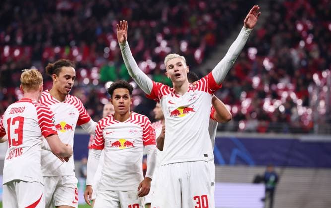RB Leipzig - Young Boys Bern Champions League Leipzig, 13.12.2023, Red Bull Arena, Fussball , UEFA Champions League, Gruppe G , 6. Spieltag, RB Leipzig vs. Young Boys Bern , Im Bild: Tor für RB Leipzig. Benjamin Sesko (30, RB Leipzig) trifft zum 1:0 und jubelt. , Foto nur zur redaktionellen Nutzung bestimmt! . , UEFA regulations prohibit any use of photographs as image sequences and or quasi-video ,