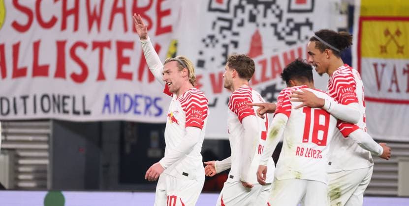 RB Leipzig - Young Boys Bern Champions League Leipzig, 13.12.2023, Red Bull Arena, Fussball , UEFA Champions League, Gruppe G , 6. Spieltag, RB Leipzig vs. Young Boys Bern , Im Bild: Tor für RB Leipzig. Emil Forsberg (10, RB Leipzig) trifft zum 2:1 und jubelt. , Foto nur zur redaktionellen Nutzung bestimmt! . , UEFA regulations prohibit any use of photographs as image sequences and or quasi-video ,