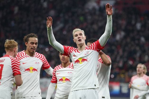 Sport Bilder des Tages 13.12.2023, xtgx, Fussball UEFA Champions League, RB Leipzig - Young Boys Bern emspor, v.l. Benjamin Sesko (Leipzig, 30) Jubel, Torjubel, jubelt ueber das Tor, celebrate the goal, celebration (DFL DFB REGULATIONS PROHIBIT ANY USE OF PHOTOGRAPHS as IMAGE SEQUENCES and or QUASI-VIDEO) Leipzig