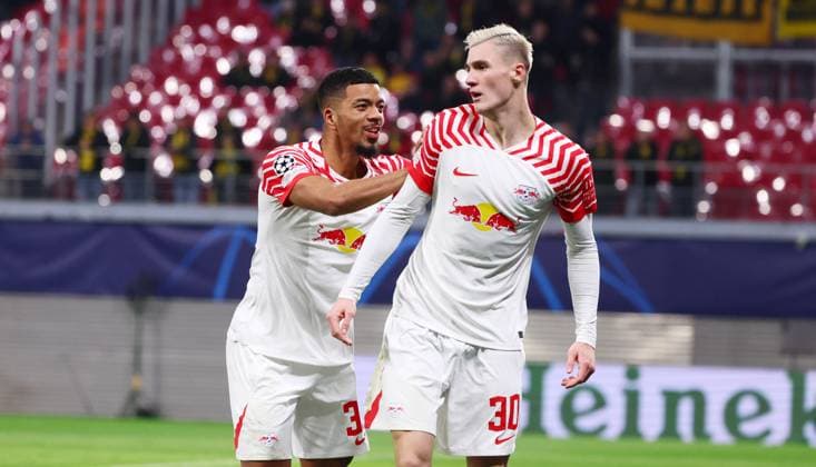 RB Leipzig - Young Boys Bern Champions League Leipzig, 13.12.2023, Red Bull Arena, Fussball , UEFA Champions League, Gruppe G , 6. Spieltag, RB Leipzig vs. Young Boys Bern , Im Bild: Tor für RB Leipzig. Benjamin Sesko (30, RB Leipzig) trifft zum 1:0 und jubelt mit Benjamin Henrichs (39, RB Leipzig). , Foto nur zur redaktionellen Nutzung bestimmt! . , UEFA regulations prohibit any use of photographs as image sequences and or quasi-video ,