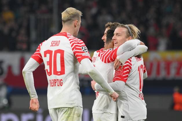 Benjamin Sesko (RB Leipzig) li., erzielt das 1:0, Emil Forsberg (RB Leipzig) re., hat gerade das 2:1 erzielt. RB Leipzig vs. BSC Young Boys, Fussball, Champions League, Vorrunde, 6. Spieltag, Saison 2023 2024, 13.12.2023 DFB DFL REGULATIONS PROHIBIT ANY USE OF PHOTOGRAPHS AS IMAGE SEQUENCES AND OR QUASI-VIDEO RB Leipzig vs. BSC Young Boys, Fussball, Champions League, Vorrunde, 6. Spieltag, Saison 2023 2024, 13.12.2023 Leipzig Copyright: xEibner-Pressefoto BertxHarzerx EP_BHR