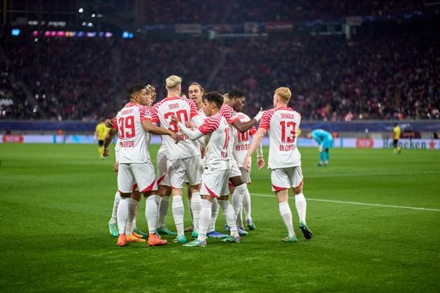 13.12.2023, Fußball, Männer, Champions League, Gruppenphase, 2023 2024, Gruppe G, Spieltag 6, RB Leipzig - BSC Young Boys Bern Mannschaft, RB leipzig, Torjubel, Abseits Leipzig Red Bull Arena Sachsen Deutschland