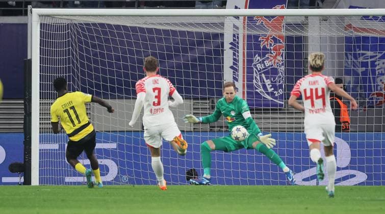 RB Leipzig - Young Boys Bern Champions League Leipzig, 13.12.2023, Red Bull Arena, Champions League, Gruppe G, Spieltag 6 , RB LEIPZIG vs. YOUNG BOYS BERN , Tor für Bern zum zwischenzeitlichen 1:1 Ausgleich. Im Bild v.l.:Torschütze Ebrima Colley ( 11, Bern), Christopher Lenz (3, RB Leipzig) und Torwart Peter Gulacsi (1, RB Leipzig)2 ,