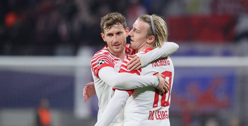 RB Leipzig - Young Boys Bern Champions League Leipzig, 13.12.2023, Red Bull Arena, Champions League, Gruppe G, Spieltag 6 , RB LEIPZIG vs. YOUNG BOYS BERN , Tor für Leipzig zum 2:1. Im Bild: Christopher Lenz (3, RB Leipzig) und Torschütze Emil Forsberg (10, RB Leipzig), Torjubel ,