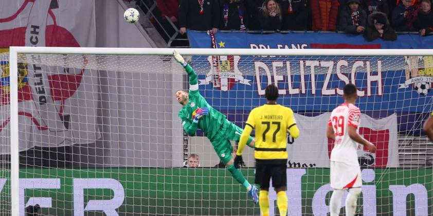 RB Leipzig - Young Boys Bern Champions League Leipzig, 13.12.2023, Red Bull Arena, Fussball , UEFA Champions League, Gruppe G , 6. Spieltag, RB Leipzig vs. Young Boys Bern , Im Bild: Torwart Peter Gulacsi (1, RB Leipzig). , Foto nur zur redaktionellen Nutzung bestimmt! . , UEFA regulations prohibit any use of photographs as image sequences and or quasi-video ,