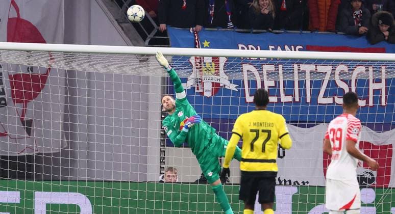 RB Leipzig - Young Boys Bern Champions League Leipzig, 13.12.2023, Red Bull Arena, Fussball , UEFA Champions League, Gruppe G , 6. Spieltag, RB Leipzig vs. Young Boys Bern , Im Bild: Torwart Peter Gulacsi (1, RB Leipzig). , Foto nur zur redaktionellen Nutzung bestimmt! . , UEFA regulations prohibit any use of photographs as image sequences and or quasi-video ,
