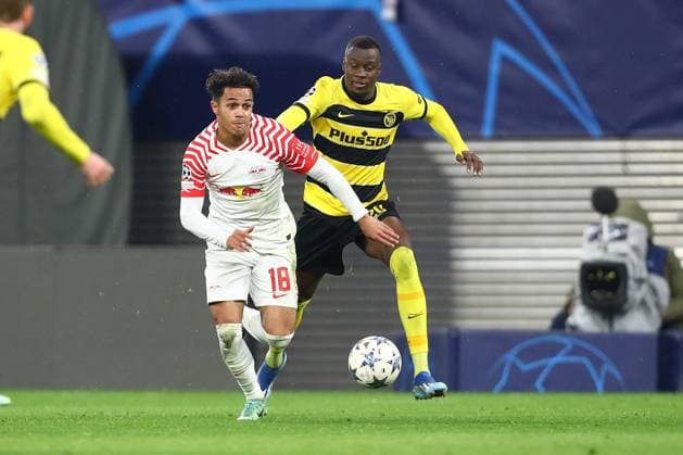 13.12.2023, xtgx, Fussball UEFA Champions League, RB Leipzig - Young Boys Bern emspor, v.l. Fabio Carvalho (Leipzig, 18), Cheikh Niasse (Bern, 20) Zweikampf, Duell, Kampf, tackle (DFL DFB REGULATIONS PROHIBIT ANY USE OF PHOTOGRAPHS as IMAGE SEQUENCES and or QUASI-VIDEO) Leipzig