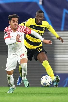 13.12.2023, xtgx, Fussball UEFA Champions League, RB Leipzig - Young Boys Bern emspor, v.l. Fabio Carvalho (Leipzig, 18), Cheikh Niasse (Bern, 20) Zweikampf, Duell, Kampf, tackle (DFL DFB REGULATIONS PROHIBIT ANY USE OF PHOTOGRAPHS as IMAGE SEQUENCES and or QUASI-VIDEO) Leipzig