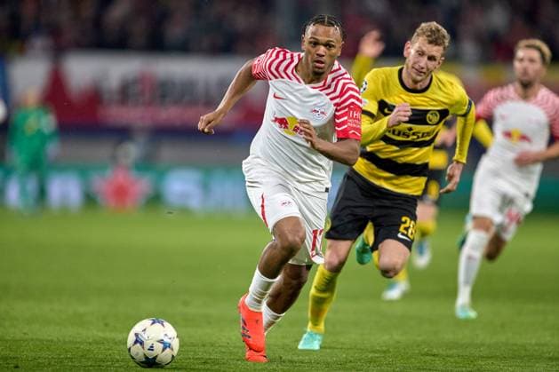 13.12.2023, Fußball, Männer, Champions League, Gruppenphase, 2023 2024, Gruppe G, Spieltag 6, RB Leipzig - BSC Young Boys Bern Lois Openda (17, RB Leipzig), Freisteller, Aktion, mit Ball Leipzig Red Bull Arena Sachsen Deutschland