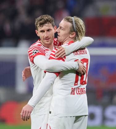 RB Leipzig - Young Boys Bern Champions League Leipzig, 13.12.2023, Red Bull Arena, Champions League, Gruppe G, Spieltag 6 , RB LEIPZIG vs. YOUNG BOYS BERN , Tor für Leipzig zum 2:1. Im Bild v.l.: Christopher Lenz (3, RB Leipzig) und Torschütze Emil Forsberg (10, RB Leipzig), Torjubel ,