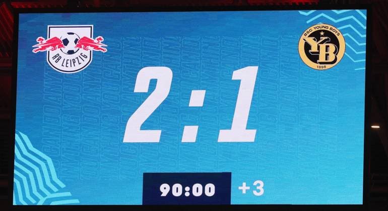 RB Leipzig - Young Boys Bern Champions League Leipzig, 13.12.2023, Red Bull Arena, Champions League, Gruppe G, Spieltag 6 , RB LEIPZIG vs. YOUNG BOYS BERN 2:1 , Im Bild: Endresultat auf der Anzeigetafel ,