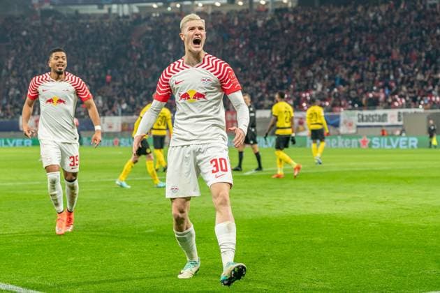 Leipzig, Deutschland 13. Dezember 2023: Champions League - 2023 2024 - RB Leipzig vs. Young Boys Bern Im Bild: Benjamin Sesko (Leipzig) 2 v.li. jubelt nach seinem Tor zum 1 : 0 Copyright: xFotostandx xNachtigallx