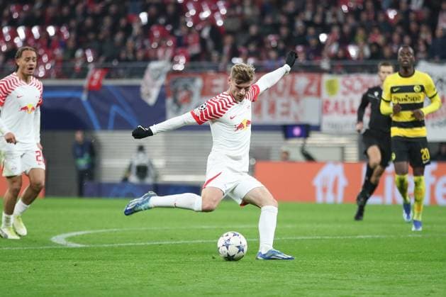 13.12.2023, xtgx, Fussball UEFA Champions League, RB Leipzig - Young Boys Bern emspor, v.l. Timo Werner (Leipzig, 11) schiesst den Ball aufs Tor, Torschuss, Schuss (DFL DFB REGULATIONS PROHIBIT ANY USE OF PHOTOGRAPHS as IMAGE SEQUENCES and or QUASI-VIDEO) Leipzig