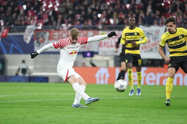 13.12.2023, xtgx, Fussball UEFA Champions League, RB Leipzig - Young Boys Bern emspor, v.l. Timo Werner (Leipzig, 11) schiesst den Ball aufs Tor, Torschuss, Schuss (DFL DFB REGULATIONS PROHIBIT ANY USE OF PHOTOGRAPHS as IMAGE SEQUENCES and or QUASI-VIDEO) Leipzig