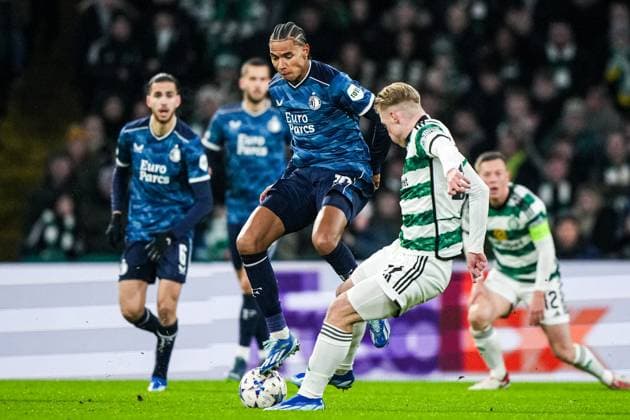 UEFA Champions League: Celtic v Feyenoord Glasgow - Calvin Stengs of Feyenoord, Stephen Welsh of Celtic during the 6th leg of the UEFA Champions League group stage between Celtic v Feyenoord at Celtic Park on 13 December 2023 in Glasgow, Scotland. Copyright: xTomxBodex