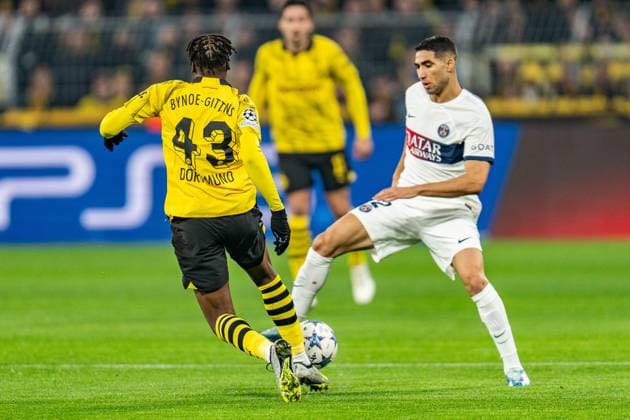 Achraf Hakimi (Paris Saint-Germain, 2) Jamie Bynoe-Gittens (Borussia Dortmund, 43) Borussia Dortmund vs. Paris Saint-Germain, Fussball, UEFA Champions League, 6. Spieltag, 13.12.2023 DFL REGULATIONS PROHIBIT ANY OUSE OF PHOTOGRAPHS AS IMAGE SEQUENCES AND OR QUASI-VIDEO Borussia Dortmund vs. Paris Saint-Germain, Fussball, UEFA Champions League, 6. Spieltag, 13.12.2023 Dortmund Copyright: xEibner-Pressefoto BahhoxKarax EP_BVB