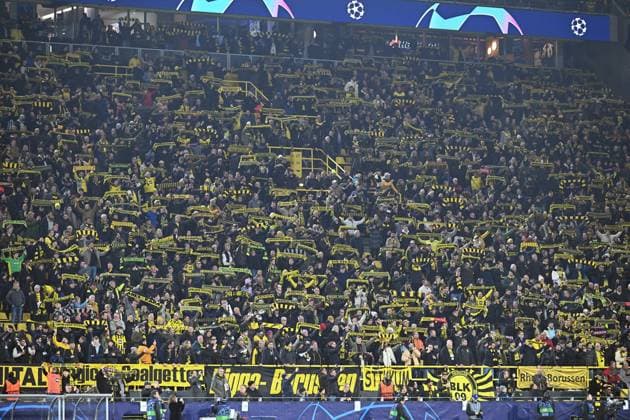 13.12.2023, xsltx, Fussball UEFA Champions League, Borussia Dortmund - Paris St.Germain PSG emspor, v.l. Fans BVB Borussia Dortmund, Stimmung, Schals, Ultras, Zuschauer, Trikots, Besucher (DFL DFB REGULATIONS PROHIBIT ANY USE OF PHOTOGRAPHS as IMAGE SEQUENCES and or QUASI-VIDEO) Dortmund