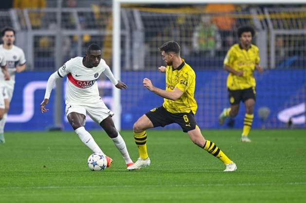 13.12.2023, Fussball, UCL, UEFA Champions League, Gruppenphase, 6. Spieltag, Saison 2023 2024, Borussia Dortmund - Paris St. Germain, Randal Kolo Muani (Paris St. Germain), Salih Özcan (Borussia Dortmund) xRHR-FOTO TKx Copyright: TeresaxKroeger RHR-FOTOx RHR-FOTO TK