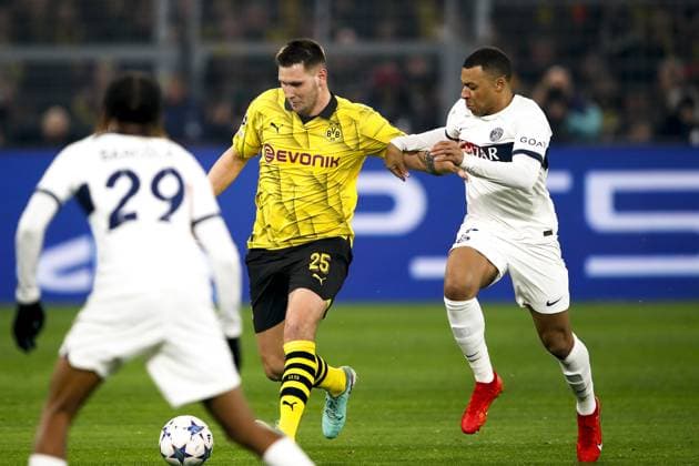 DORTMUND - (l-r) Niklas Sule of Borussia Dortmund, Kylian Mbappe of Paris Saint-Germain during the UEFA Champions League Group F match between Borussia Dortmund and Paris Saint-Germain at Signal Iduna Park on December 13, 2023 in Dortmund, Germany. ANP Hollandse Hoogte Bart Stoutjesdijk UEFA Champions League 2023 24 2023 2024 xVIxANPxSportx xBartxStoutjesdijkxIVx 486218408 originalFilename: 486218408.jpg