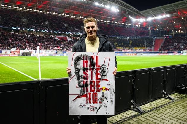 Marcel Halstenberg (Hannover 96) wird vor dem Spiel verabschiedet - Champions League Saison 2023-2024 Gruppe G RB Leipzig vs. BSC Young Boys Bern in der Red Bull Arena in Leipzig - Fussball,Deutschland,Mann,Männer,13.12.2023