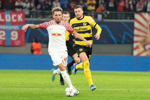 Leipzig, Deutschland 13. Dezember 2023: Champions League - 2023 2024 - RB Leipzig vs. Young Boys Bern Im Bild: v.li. Kevin Kampl und Darian Males (Bern) Copyright: xFotostandx xNachtigallx