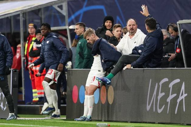 Timo Werner (RB Leipzig,11) steht an der Bande nach Spielende - Champions League Saison 2023-2024 Gruppe G RB Leipzig vs. BSC Young Boys Bern in der Red Bull Arena in Leipzig - Aktion,Fussball,Deutschland,Mann,Männer,13.12.2023