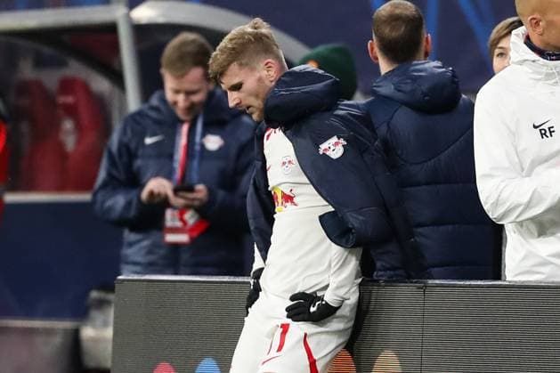 Timo Werner (RB Leipzig,11) steht an der Bande nach Spielende - Champions League Saison 2023-2024 Gruppe G RB Leipzig vs. BSC Young Boys Bern in der Red Bull Arena in Leipzig - Aktion,Fussball,Deutschland,Mann,Männer,13.12.2023