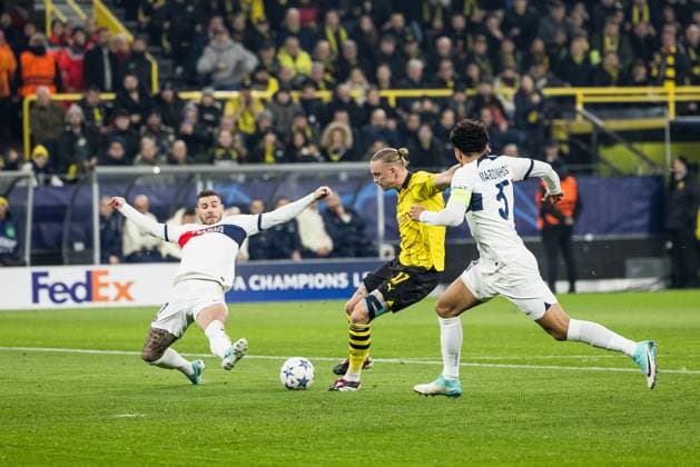 UEFA Champions League: Borussia Dortmund - FC Paris Saint-Germain; 13.12.2023 Zweikampf Lucas Hernandez (FC Paris Saint-Germain, 21), Marius Wolf (Borussia Dortmund, 17), Marquinhos (FC Paris Saint-Germain, 5) UEFA Champions League Spieltag 6: Borussia Dortmund - FC Paris Saint-Germain, Dortmund, SIGNAL IDUNA PARK am 13.12.2023 DFL REGULATIONS PROHIBIT ANY USE OF PHOTOGRAPHS AS IMAGE SEQUENCES AND OR QUASI-VIDEO. Copyright: xBEAUTIFULxSPORTS Wunderlx