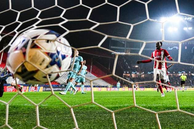 Sport Themen der Woche KW50 Sport Bilder des Tages Royal Antwerp FC v FC Barcelona, Barca - UEFA Champions League DEURNE, BELGIUM - DECEMBER 13 : Vermeeren Arthur midfielder of Antwerp FC scores a goal during the UEFA Champions League group H match between Royal Antwerp FC and FC Barcelona on December 13, 2023 in Deurne, Belgium, 13 12 2023 Deurne Belgium  Copyright: xVincentxKalutx