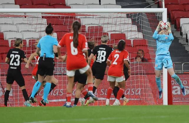 Stina Johannes (Eintracht Frankfurt 1), Benfica Lissabon vs. Eintracht Frankfurt, Saison 2023-24, Fussball, UEFA Womens Champions League, Gruppe A, 3. Spieltag, 13.12.2023, Benfica Lissabon vs. Eintracht Frankfurt, Saison 2023-24, Fussball, UEFA Womens Champions League, Gruppe A, Gruppenphase, 3. Spieltag, 13.12.2023, Lissabon Copyright: xJoergxNiebergall Eibner-Pressefox EP_JNL