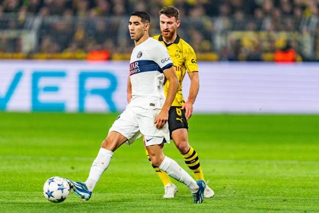 Achraf Hakimi (Paris Saint-Germain, 2) Salih Oezcan (Borussia Dortmund, 6) Borussia Dortmund vs. Paris Saint-Germain, Fussball, UEFA Champions League, 6. Spieltag, 13.12.2023 DFL REGULATIONS PROHIBIT ANY OUSE OF PHOTOGRAPHS AS IMAGE SEQUENCES AND OR QUASI-VIDEO Borussia Dortmund vs. Paris Saint-Germain, Fussball, UEFA Champions League, 6. Spieltag, 13.12.2023 Dortmund Copyright: xEibner-Pressefoto BahhoxKarax EP_BVB