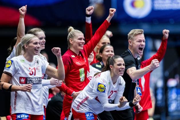 Sport Themen der Woche KW50 Sport Bilder des Tages 231213 Head coach Jesper Jensen of Denmark celebrates during the IHF Women?s World Championship, WM, Weltmeisterschaft handball quarter final match between Denmark and Montenegro on December 13, 2023 in Herning. Photo: Petter Arvidson BILDBYRAN kod PA PA0706 handball handboll handball handboll handball bbeng vm handball-vm handbolls-vm ihf handball world championship world handball championship 2023 world championship 2023 danmark montenegro denmark dam bbeng kvartsfinal quarter final jubel *** 231213 Head coach Jesper Jensen of Denmark celebrates during the IHF Women?s World Championship handball quarter final match between Denmark and Montenegro on December 13, 2023 in Herning Photo Petter Arvidson BILDBYRAN kod PA PA0706 handball handboll handball handball handball bbeng vm handball vm handbolls vm ihf handball world championship world handball championship 2023 world championship 2023 denmark montenegro denmark dam bbeng quarter final quarter final jubel  Copyright: PETTERxARVIDSON BB231213PA199