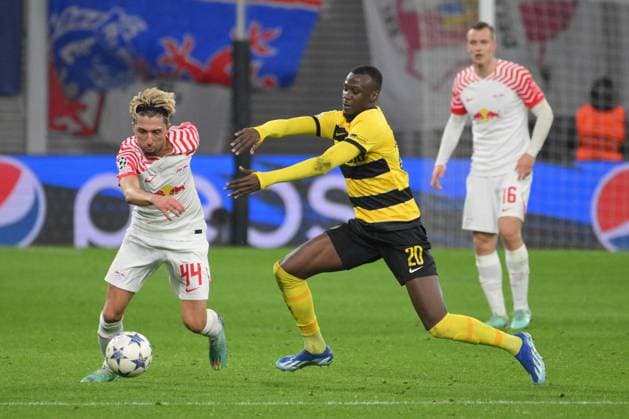 Zweikampf zwischen Cheikh Niasse (BSC Young Boys) re. und Kevin Kampl (RB Leipzig) li. RB Leipzig vs. BSC Young Boys, Fussball, Champions League, Vorrunde, 6. Spieltag, Saison 2023 2024, 13.12.2023 DFB DFL REGULATIONS PROHIBIT ANY USE OF PHOTOGRAPHS AS IMAGE SEQUENCES AND OR QUASI-VIDEO RB Leipzig vs. BSC Young Boys, Fussball, Champions League, Vorrunde, 6. Spieltag, Saison 2023 2024, 13.12.2023 Leipzig Copyright: xEibner-Pressefoto BertxHarzerx EP_BHR