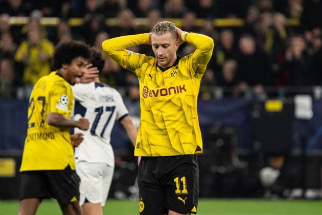 GER, Champions League, Borussia Dortmund vs Paris Saint-Germain 13.12.2023, Signal Iduna Park, Dortmund, GER, Champions League, Borussia Dortmund vs Paris Saint-Germain Im Bild: Marco Reus (BV Borussia Dortmund, 11) sauer, enttäuscht, verärgert über vergebene Chance Gestik, Mimik, Emotionen , Hände über den Kopf zusammen
