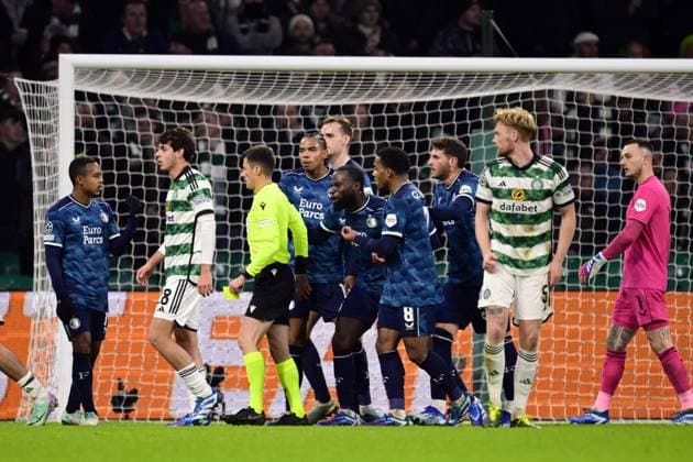 GLASGOW - Referee Benoit Bastien gives a penalty to Celtic, Calvin Stengs of Feyenoord, Lutsharel Geertruida of Feyenoord, Quinten Timber of Feyenoord, Santiago Gimenez of Feyenoord protest during the UEFA Champions League match in group E between Celtic FC and Feyenoord at Celtic Park on 13 December 2023 in Glasgow, Scotland. ANP OLAF KRAAK Group E - UEFA Champions League 2023 2024 xVIxANPxSportx xxANPxIVx 486219804 originalFilename: 486219804.jpg