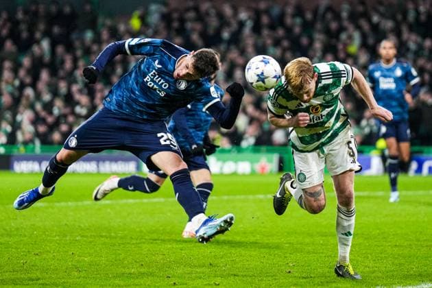 UEFA Champions League: Celtic v Feyenoord Glasgow - Santiago Gimenez of Feyenoord, Liam Scales of Celtic during the 6th leg of the UEFA Champions League group stage between Celtic v Feyenoord at Celtic Park on 13 December 2023 in Glasgow, Scotland. Copyright: xYannickxVerhoevenx