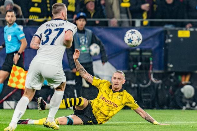 Marius Wolf (Borussia Dortmund, 17) Milan Skriniar (Paris Saint-Germain, 37) Borussia Dortmund vs. Paris Saint-Germain, Fussball, UEFA Champions League, 6. Spieltag, 13.12.2023 DFL REGULATIONS PROHIBIT ANY OUSE OF PHOTOGRAPHS AS IMAGE SEQUENCES AND OR QUASI-VIDEO Borussia Dortmund vs. Paris Saint-Germain, Fussball, UEFA Champions League, 6. Spieltag, 13.12.2023 Dortmund Copyright: xEibner-Pressefoto BahhoxKarax EP_BVB
