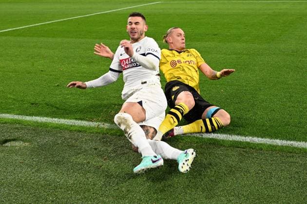 13.12.2023, xsltx, Fussball UEFA Champions League, Borussia Dortmund - Paris St.Germain PSG emspor, v.l. Marius Wolf (Borussia Dortmund) Lucas Hernandez (FC Paris Saint-Germain) Zweikampf, Aktion, action, battle for the ball (DFL DFB REGULATIONS PROHIBIT ANY USE OF PHOTOGRAPHS as IMAGE SEQUENCES and or QUASI-VIDEO) Dortmund