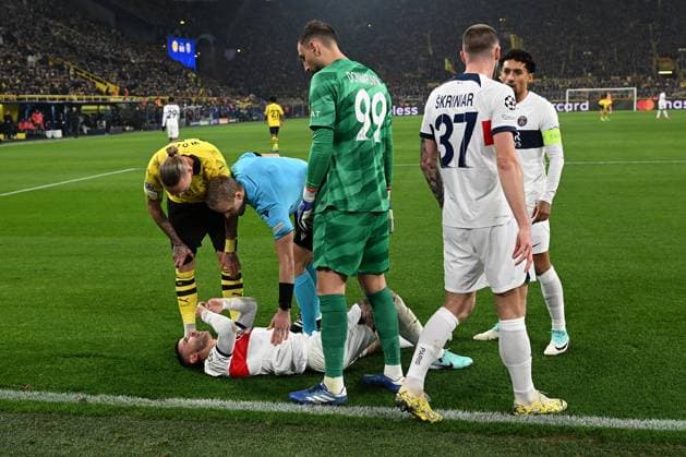 13.12.2023, xsltx, Fussball UEFA Champions League, Borussia Dortmund - Paris St.Germain PSG emspor, v.l. Lucas Hernandez (FC Paris Saint-Germain) verletzt Verletzung mit Schmerzen am Boden Schiedsrichter Referee Nyberg, Glenn (Schweden) (DFL DFB REGULATIONS PROHIBIT ANY USE OF PHOTOGRAPHS as IMAGE SEQUENCES and or QUASI-VIDEO) Dortmund