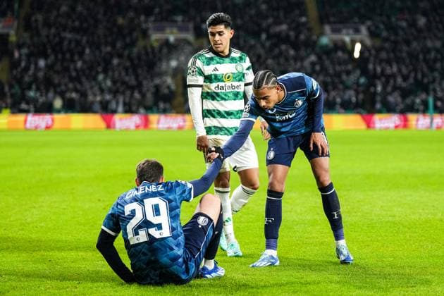UEFA Champions League: Celtic v Feyenoord Glasgow - Santiago Gimenez of Feyenoord, Calvin Stengs of Feyenoord during the 6th leg of the UEFA Champions League group stage between Celtic v Feyenoord at Celtic Park on 13 December 2023 in Glasgow, Scotland. Copyright: xYannickxVerhoevenx