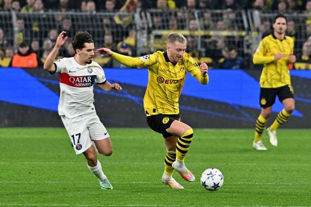 13.12.2023, xsltx, Fussball UEFA Champions League, Borussia Dortmund - Paris St.Germain PSG emspor, v.l. Vitinha (FC Paris Saint-Germain) Marco Reus (Borussia Dortmund) Zweikampf, Aktion, action, battle for the ball (DFL DFB REGULATIONS PROHIBIT ANY USE OF PHOTOGRAPHS as IMAGE SEQUENCES and or QUASI-VIDEO) Dortmund